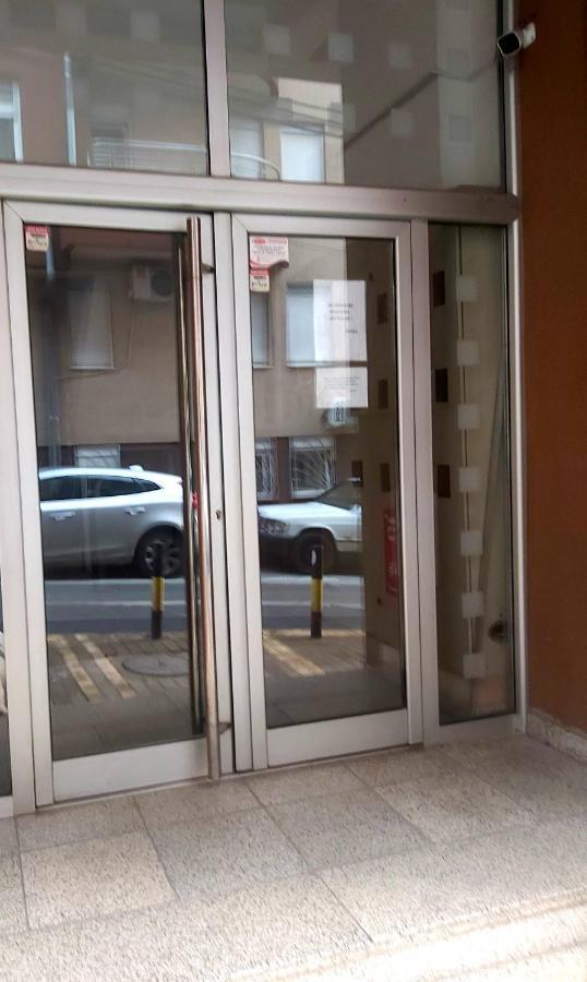 Glorry M Appartement Belgrado Buitenkant foto