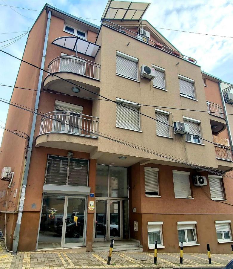 Glorry M Appartement Belgrado Buitenkant foto