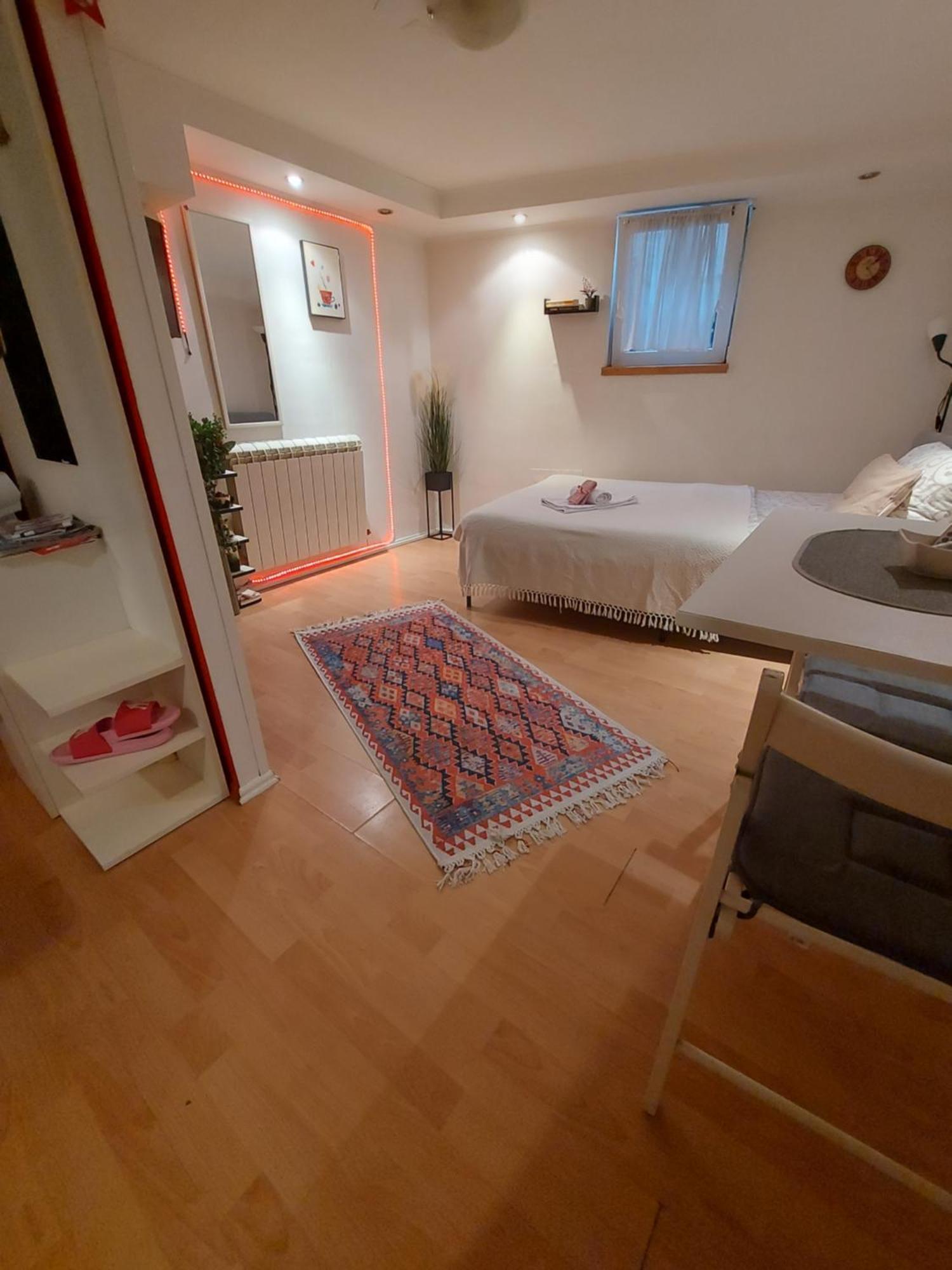 Glorry M Appartement Belgrado Buitenkant foto