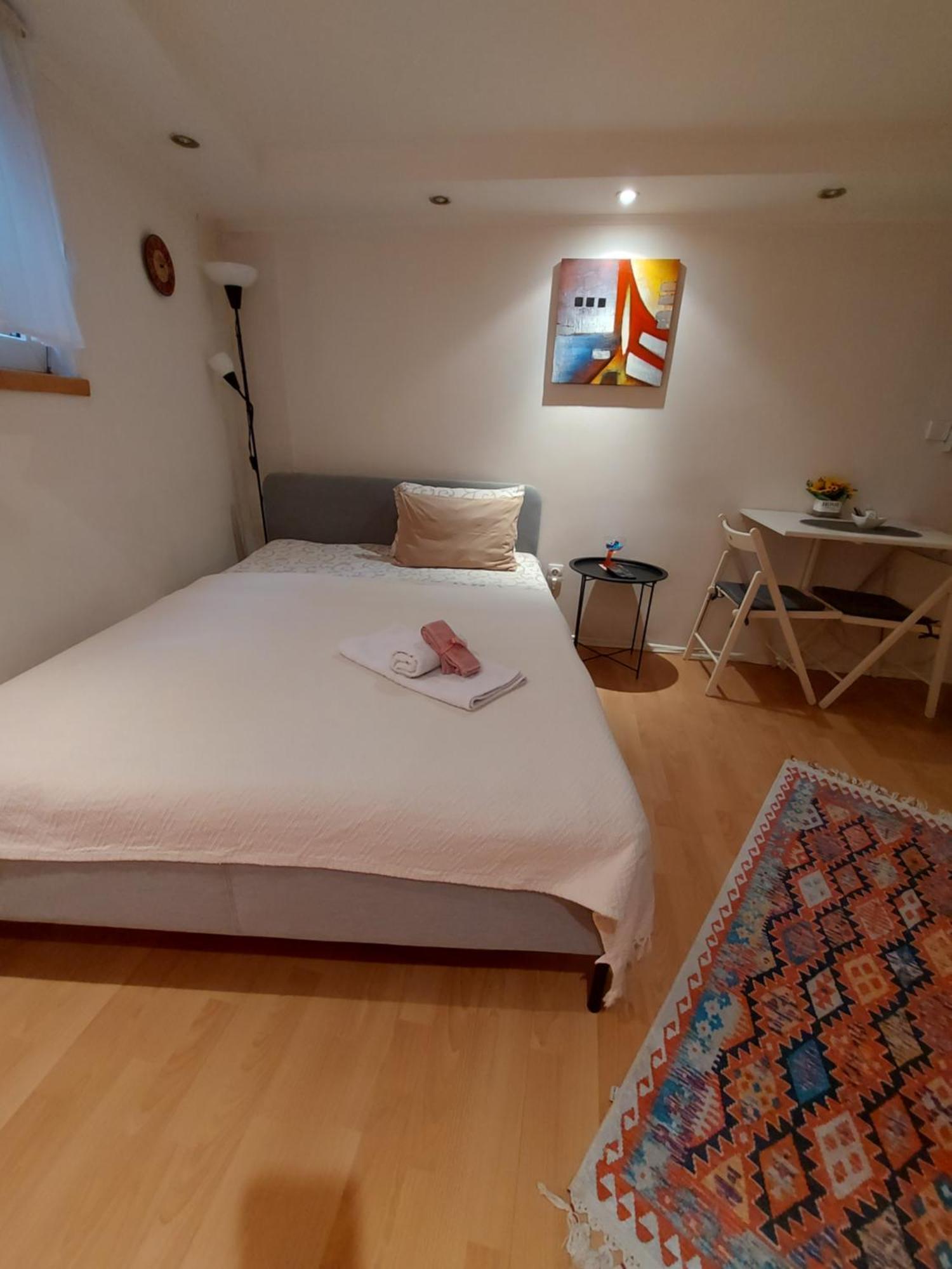 Glorry M Appartement Belgrado Buitenkant foto