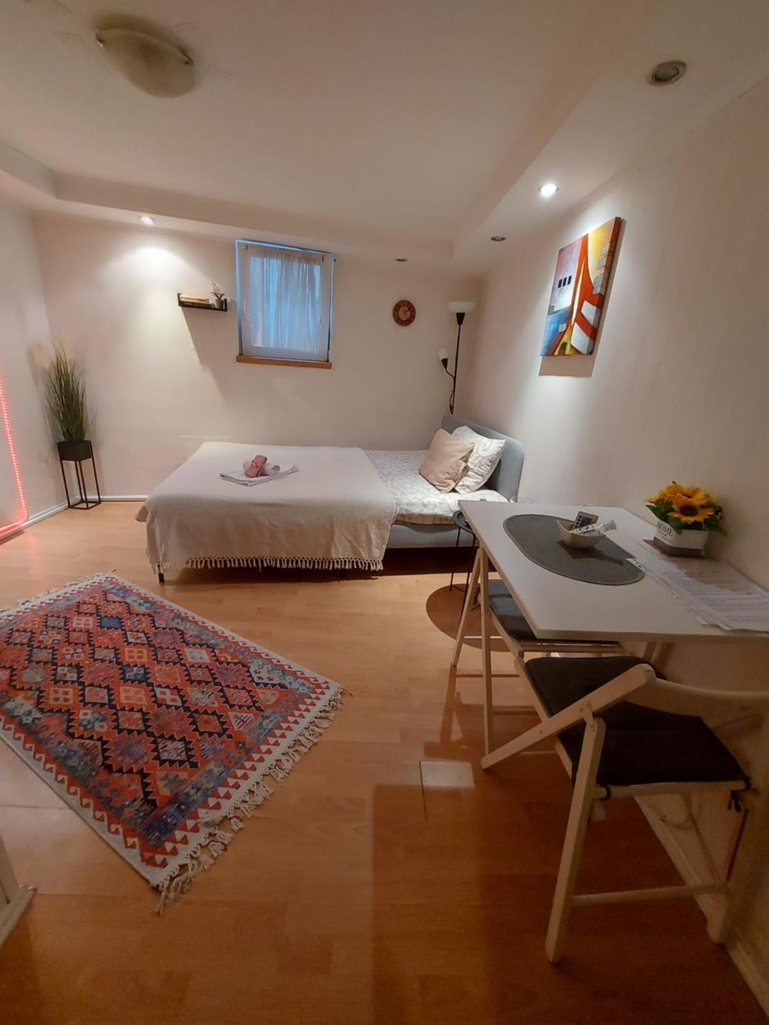Glorry M Appartement Belgrado Buitenkant foto