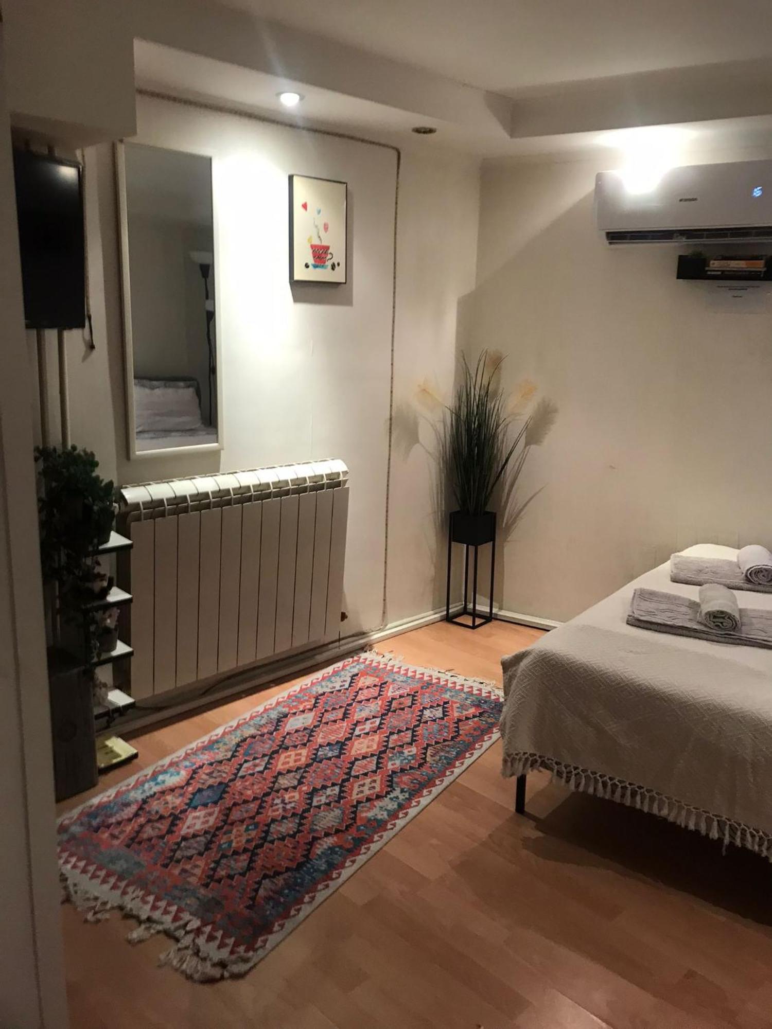 Glorry M Appartement Belgrado Buitenkant foto